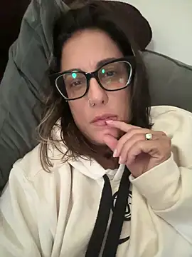 Snapshot of IvyBelle_MilfUK chatting on October 10, 4:34 pm IvyBelle MilfUK online show from October 10, 4:34 pm