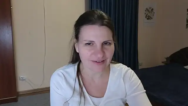 Snapshot of Mirabelle_Velvet chatting on December 3, 4:59 am Mirabelle Velvet online show from December 3, 4:59 am