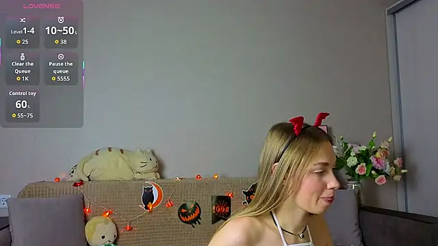 ElizaPurrr online show from October 24, 11:17 am