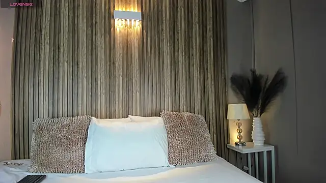 VanneCamiel online show from November 24, 11:34 am