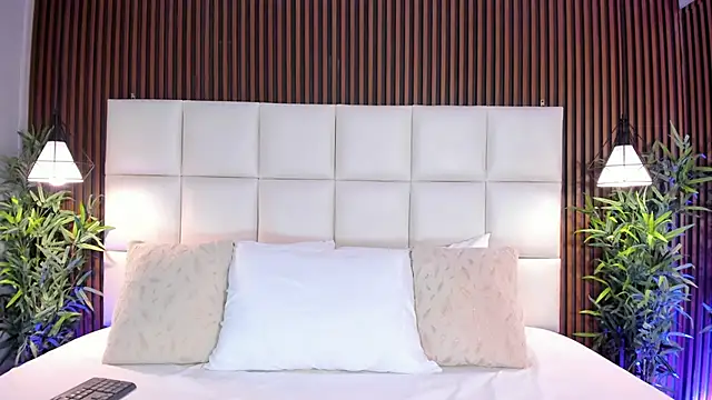 VanneCamiel online show from December 16, 11:49 am