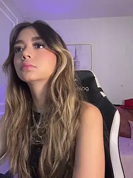 HoneyMollyX online show from December 21, 1:04 pm