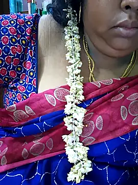 Snapshot of sweetrevathi chatting on October 21, 12:58 am sweetrevathi online show from October 21, 12:58 am