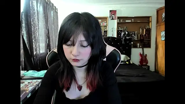 Maki Zein  online show from November 28, 8:45 pm