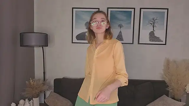 LinhFerrales online show from October 22, 10:09 am