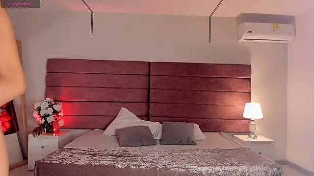 LittleVaale online show from December 18, 11:26 am