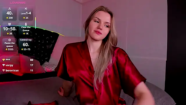 -KittyMoore online show from November 12, 9:35 pm