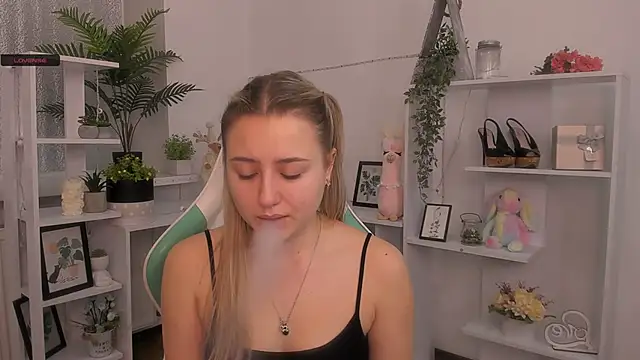 Lulu   Moon online show from December 4, 7:32 am