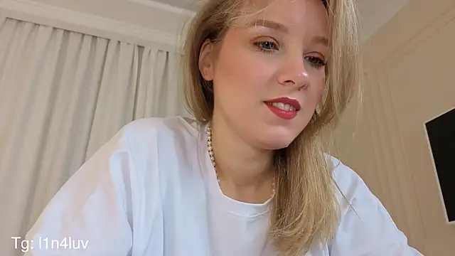 AIicaparkerc online show from November 10, 9:32 pm