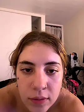 Snapshot of katiesxoxo3 chatting on October 12, 6:27 am katiesxoxo3 online show from October 12, 6:27 am
