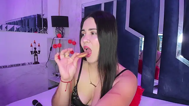 EvaBloom   online show from November 7, 9:09 pm