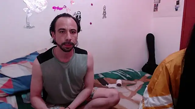 Snapshot of Isis_Robert chatting on November 7, 3:12 am Isis Robert online show from November 7, 3:12 am