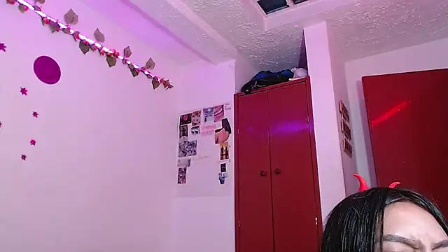 Snapshot of Isis_Robert chatting on November 1, 4:05 am Isis Robert online show from November 1, 4:05 am