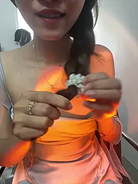    Linnee    online show from November 4, 9:14 am