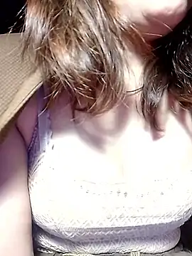 YiyinLy online show from February 15, 9:36 pm