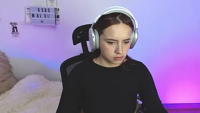 Emily Lindey online show from February 21, 10:27 am