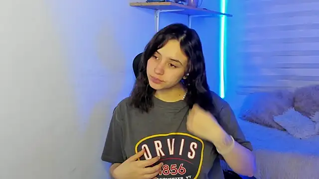 Emily Lindey online show from November 3, 3:21 am