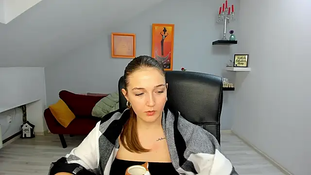 AnneWilsonn online show from January 14, 2:00 pm