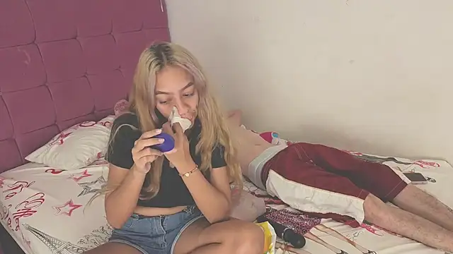 lily and wan online show from October 28, 4:07 am