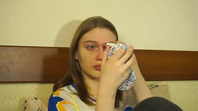 RoslynArcuo online show from December 3, 8:11 pm