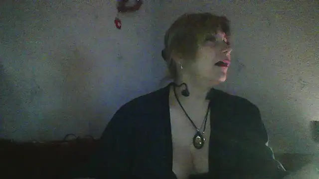 Lia Ray online show from January 7, 8:45 pm