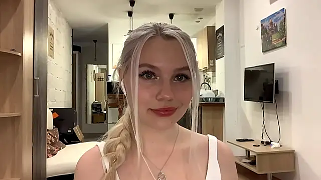 LupeLewitt online show from October 29, 4:09 pm