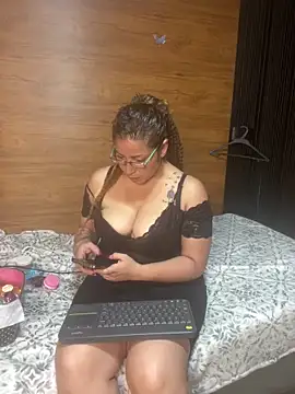 Yvonny27 online show from December 16, 2:12 pm