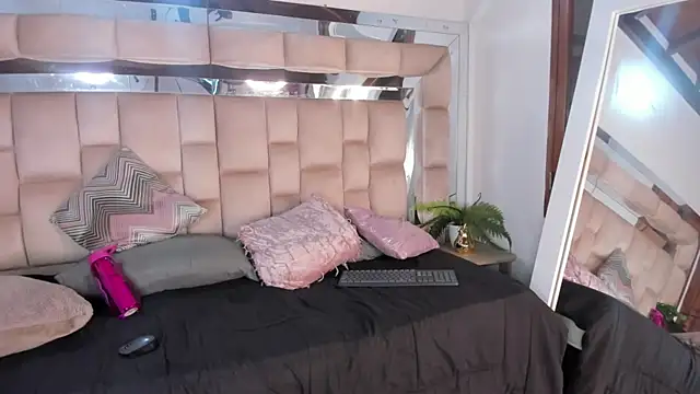 Hanna Garciia online show from October 29, 9:50 pm