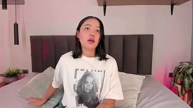 AilanaCortes online show from December 3, 11:45 am