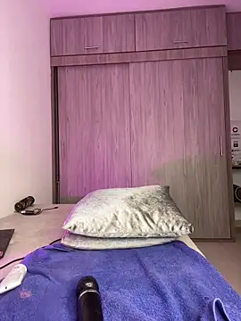 Esmeraldalcl online show from November 18, 11:15 pm