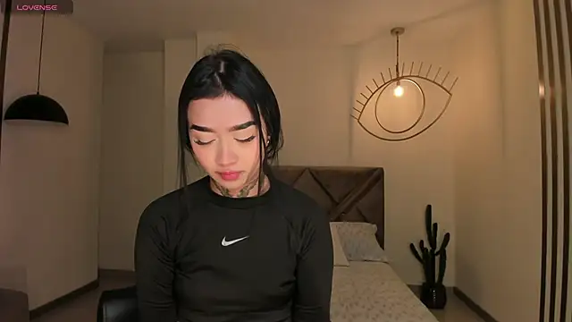 MeganCross1 online show from December 17, 4:27 am