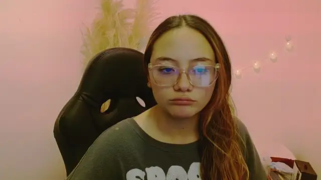 Red Lola  online show from November 6, 10:15 pm