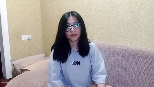 LinneaHyles online show from November 28, 1:14 pm