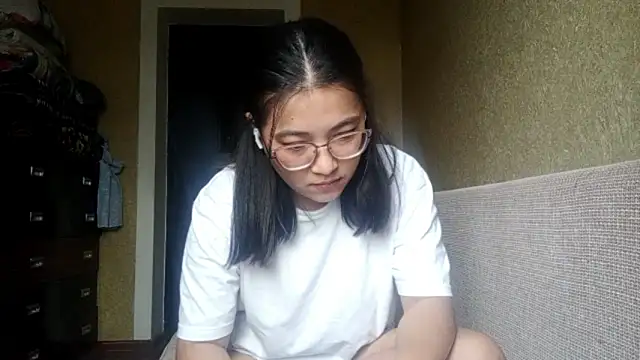 LinneaHyles online show from November 5, 4:07 am