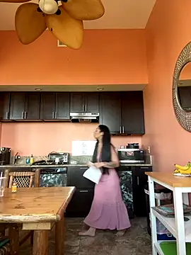 babygirlesme online show from December 3, 11:18 pm