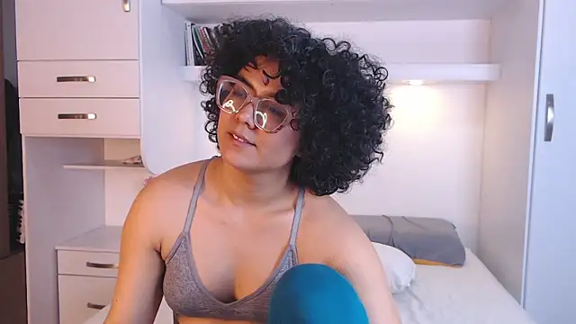 MartiRuis10 online show from December 16, 10:37 pm