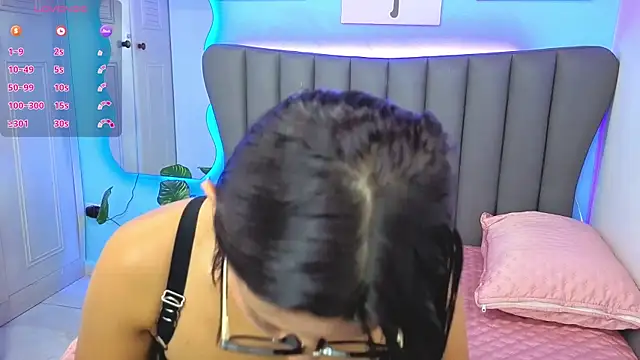 Aria Russo online show from January 7, 2:53 pm