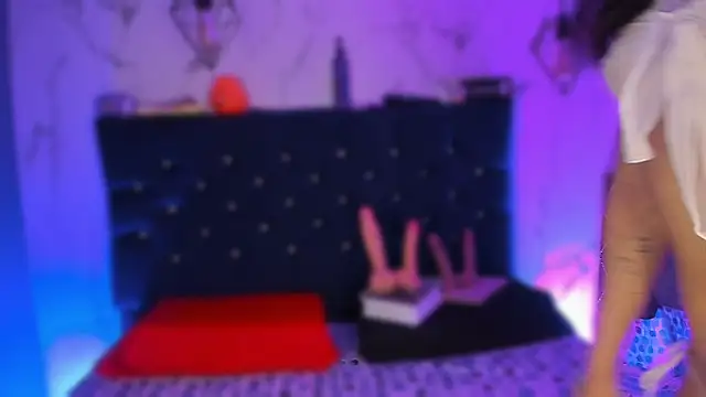 Dakotaa Johnson online show from November 18, 6:09 pm