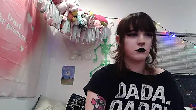 Trickylucy555 online show from February 13, 10:39 am