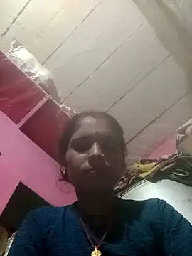 Snapshot of queen_sonam chatting on October 19, 3:47 pm queen sonam online show from October 19, 3:47 pm