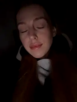 kira mia online show from November 28, 3:26 pm