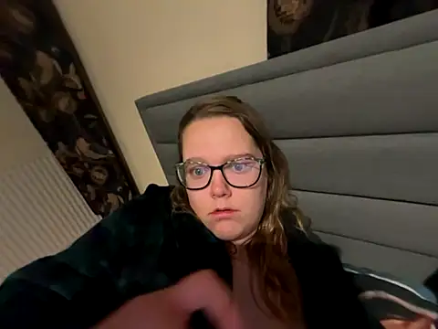 Scarletcum22 online show from December 2, 7:10 am