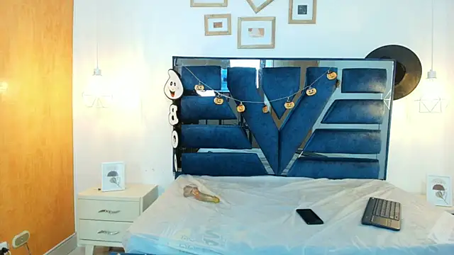 Mindy Star  online show from October 27, 1:39 pm