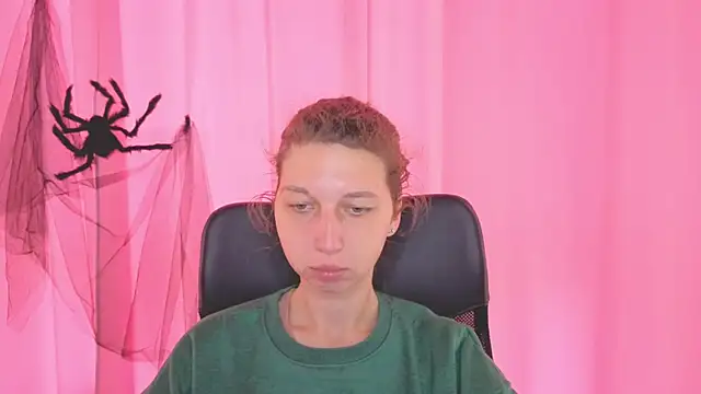 CuteEllii online show from October 30, 11:00 am