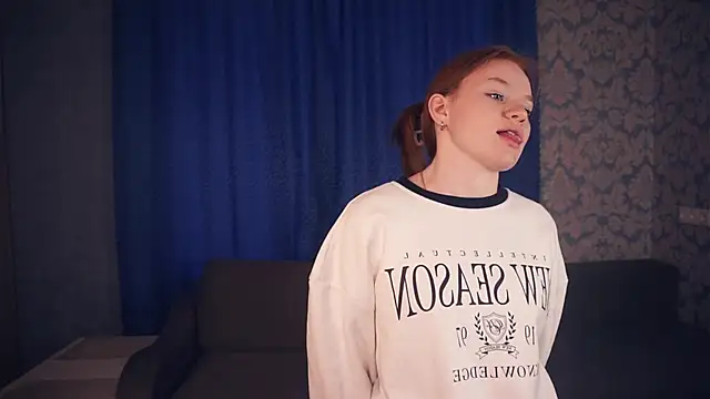 KarlynGow online show from November 26, 6:58 am