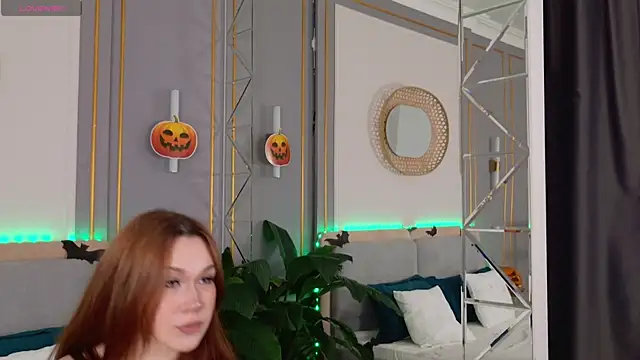 KoriPaul online show from October 31, 6:12 pm