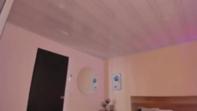 YariRose online show from December 17, 2:10 pm