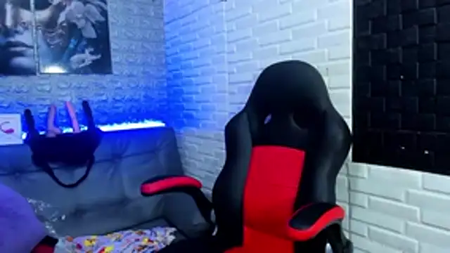 Jennfer Winson online show from October 31, 7:40 pm