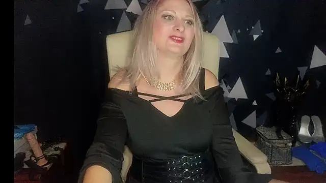 MonicaMis online show from December 4, 4:08 pm