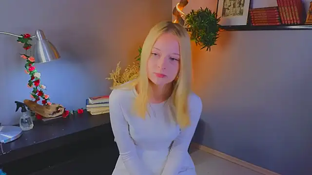 YungLyssy online show from November 10, 3:56 am